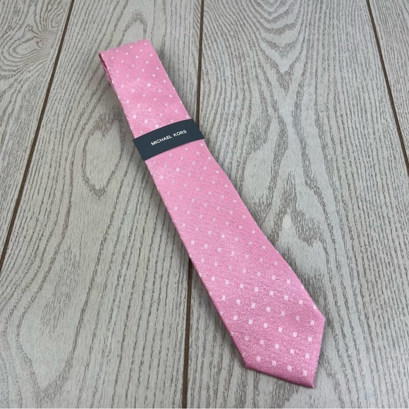 530 - Michael Kors Grand Neat Tie Pink 650 2MKC24-1026 Silk Blend $69.50 - Picture 1 of 5